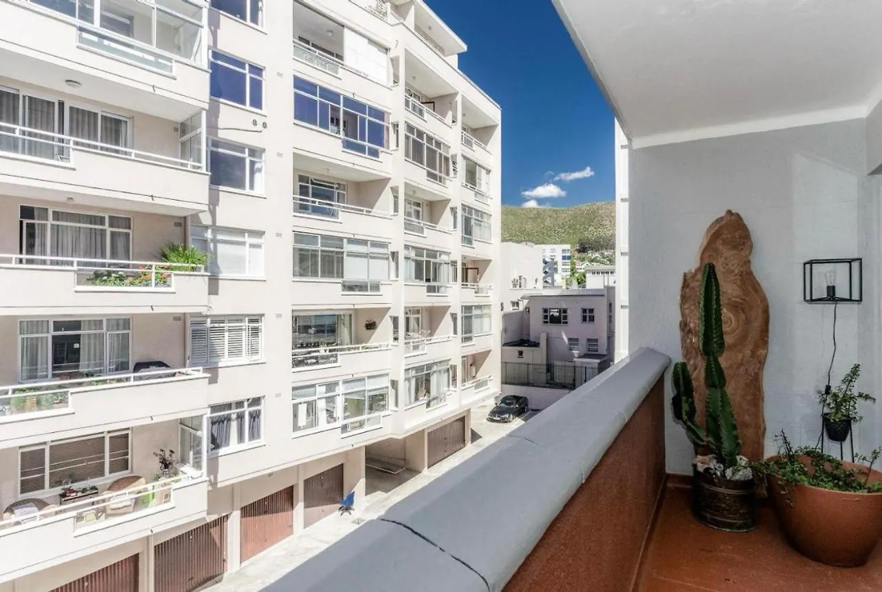 Luxurious Flat On Beach Road Sea Point Cape Town 0*,