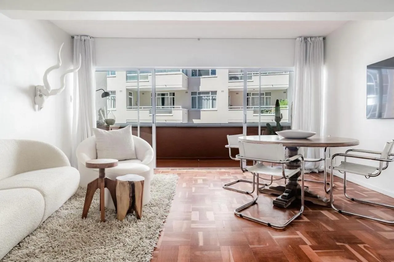 Apartment Luxurious Flat On Beach Road Sea Point Cape Town